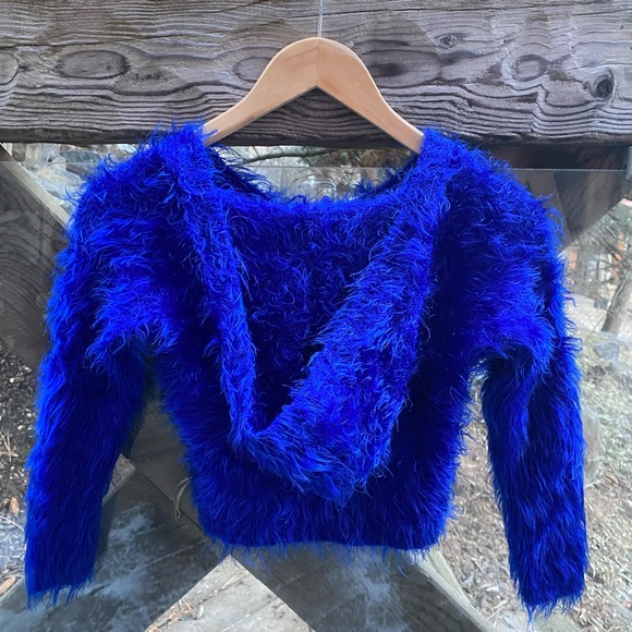 Y2K fuzzy cropped hoodie - Picture 11 of 11